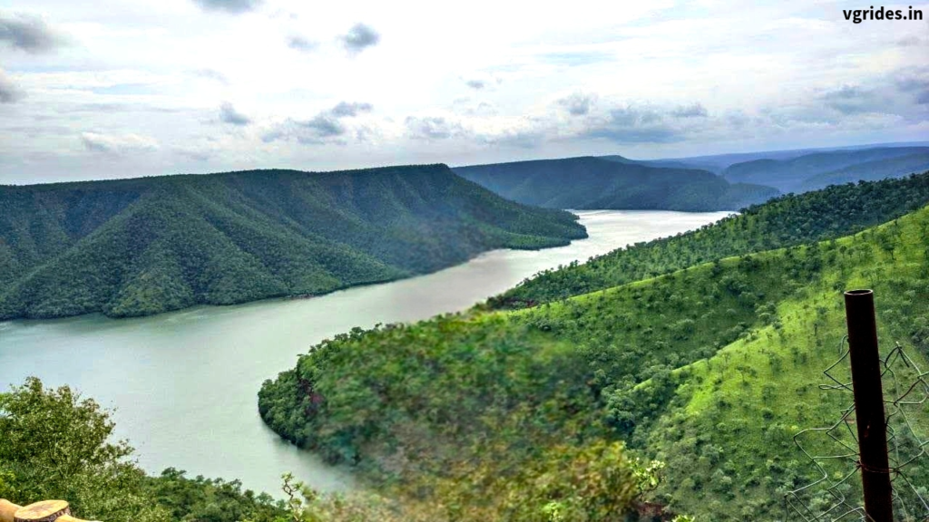 Uncover the allure of Octopus View Point Srisailam amidst lush greenery and majestic mountains. Plan your visit for an unforgettable nature retreat!
