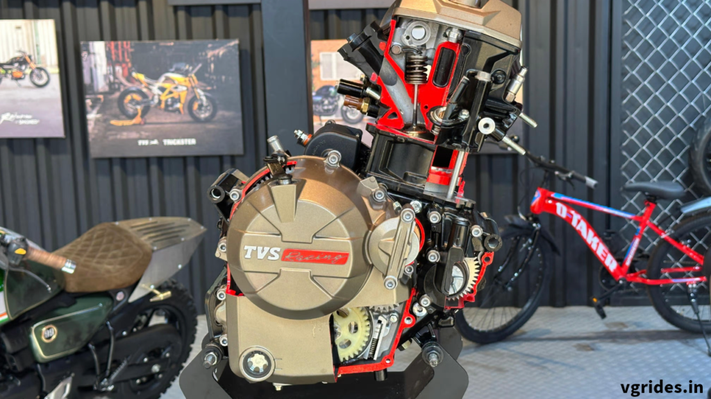 "RT-XD4 engine delivering 35 PS at 9000 rpm and 28.5 Nm torque, built for high-performance motorcycles."